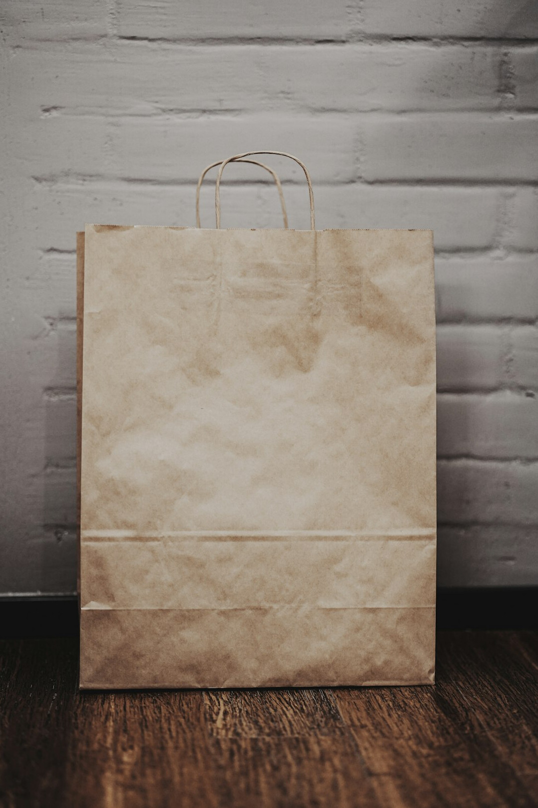 shoplifter hiding items in bag