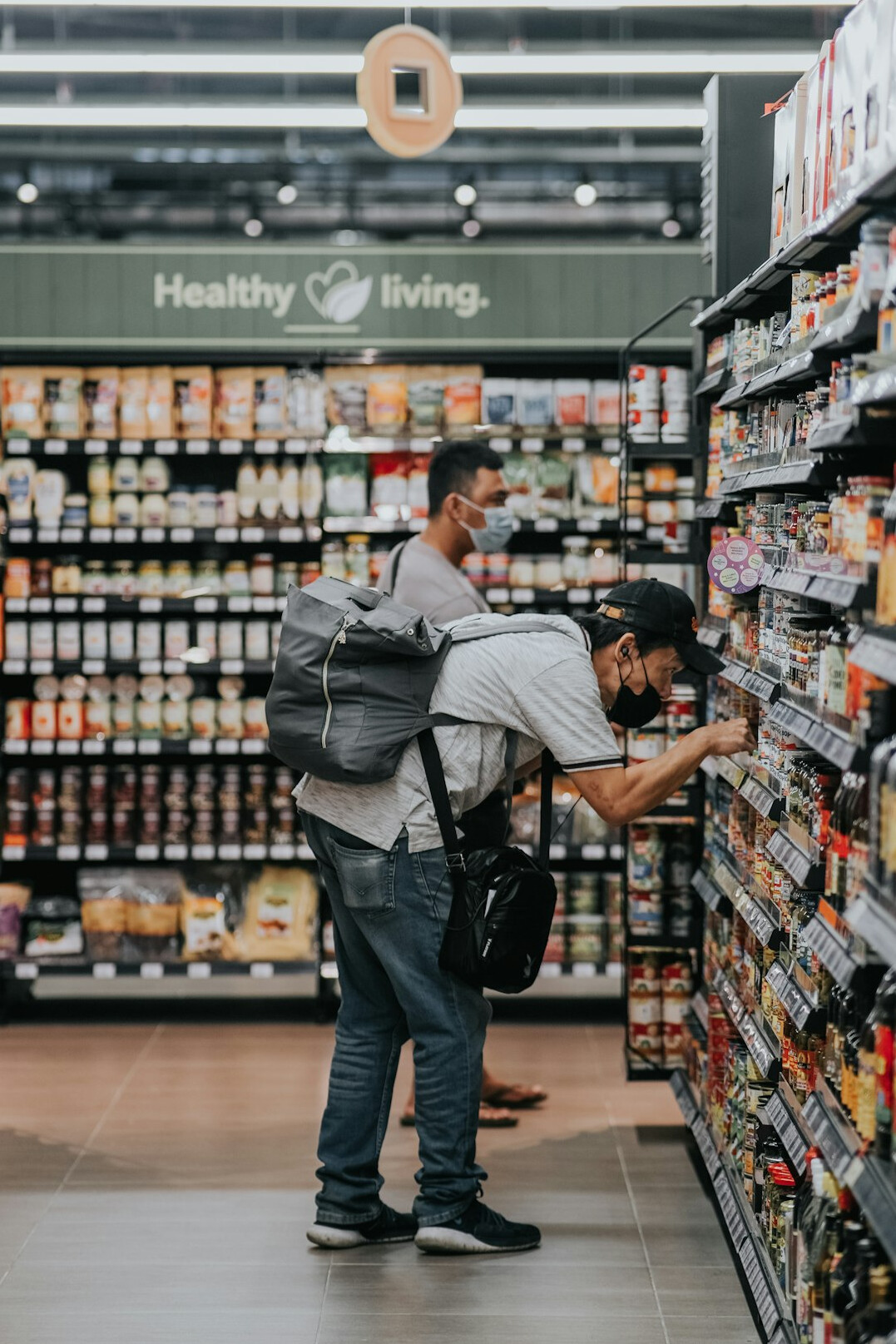 store detective in supermarket
